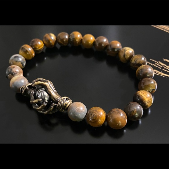 DeMarcus Alexan 8mm Tigers Eye Holding Hands Bracelet - Picture 3 of 3